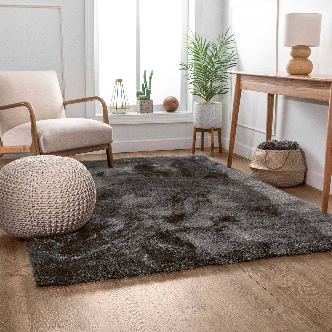 Feather Collection Liza Black Shag Rug –   Sparkly, Plush, Minimalist Glam: 5'3" x 7'3"